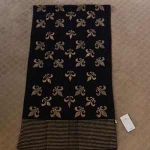 Black and gold fleur de lis scarf.